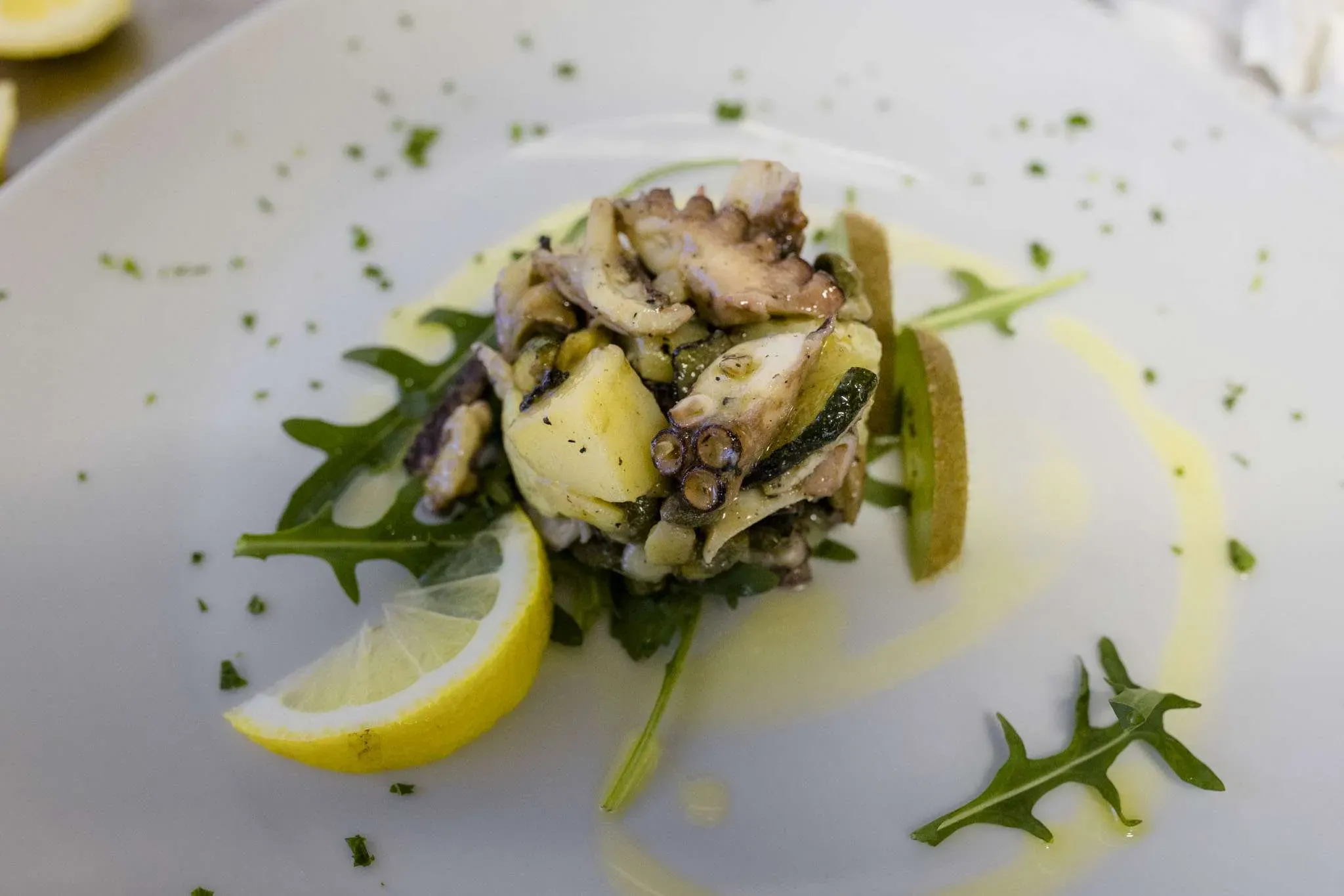 Polpo e patate con rucola e limone