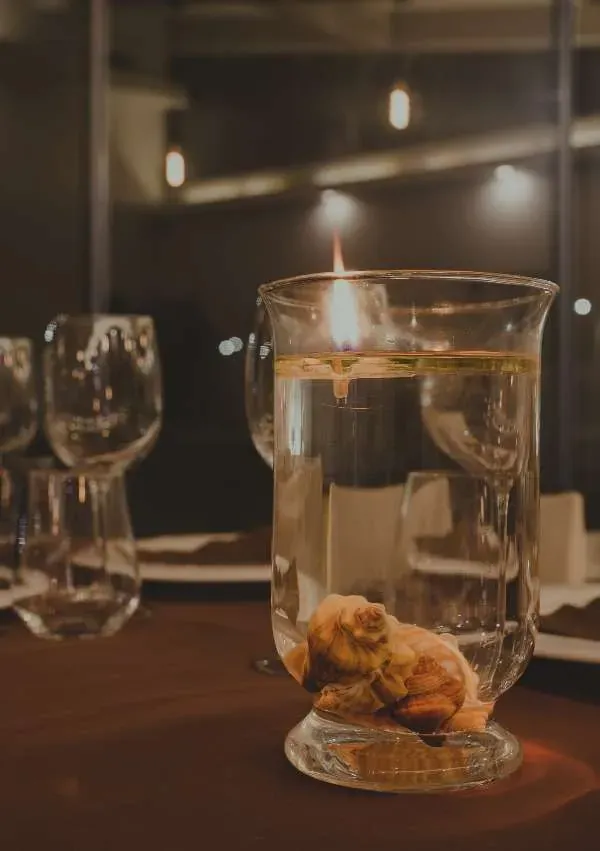 Tavolo a lume di candela per una cena romantica